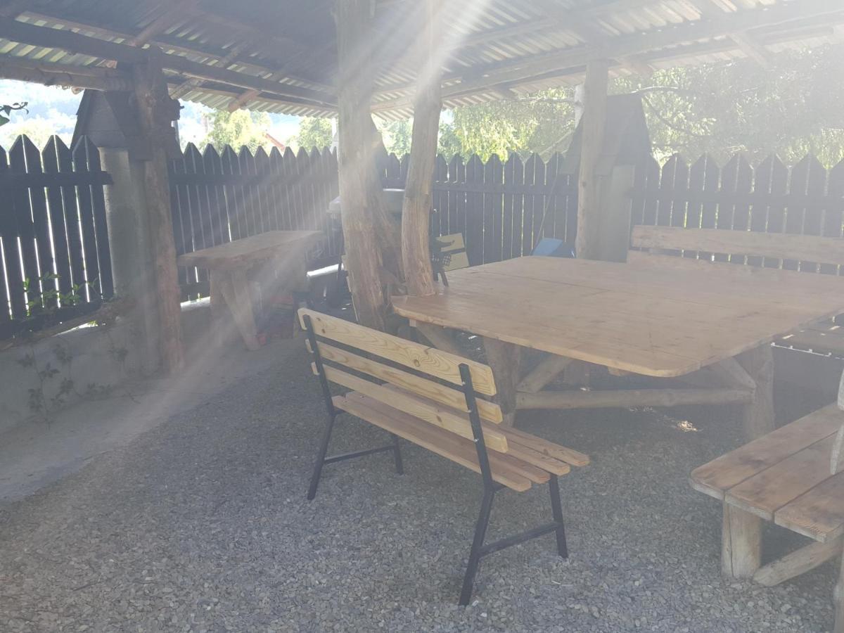 Pokoje Goscinne U Gochy Ustrzyki Dolne Exteriér fotografie
